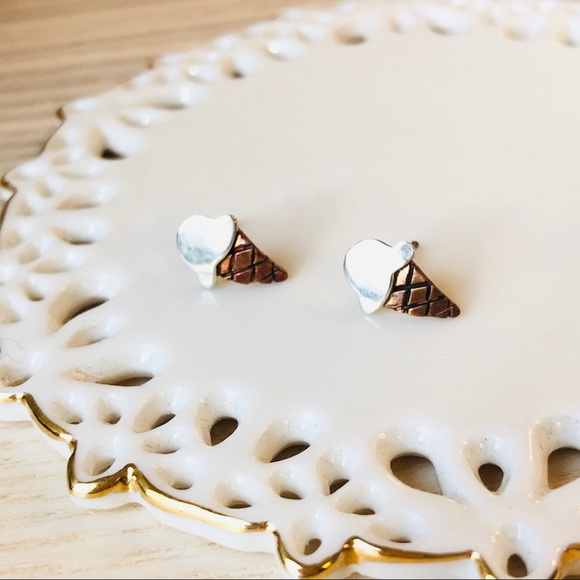 🍦EARRINGS // Dainty Mini Ice Cream Cones - Picture 5 of 7